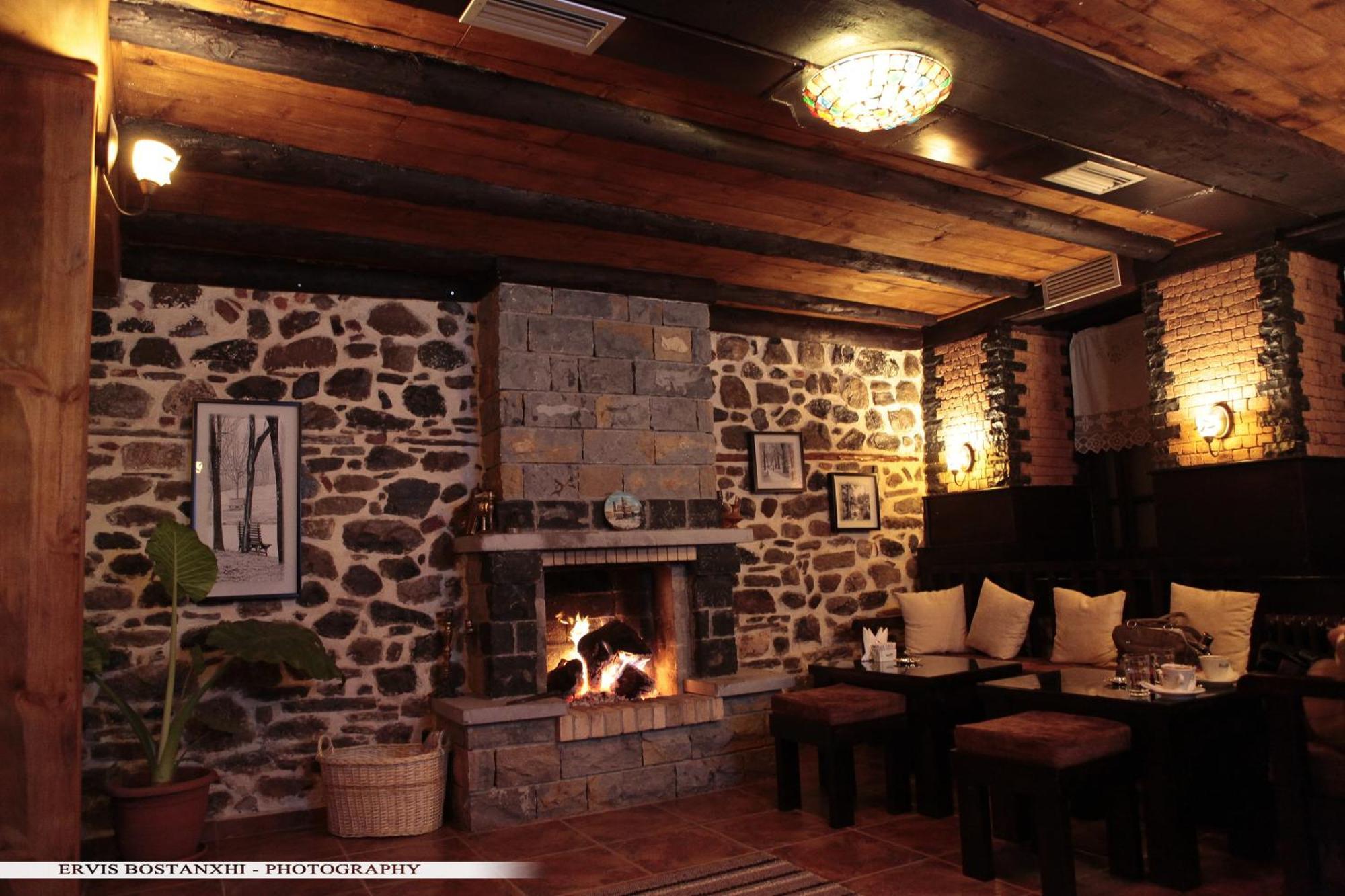 Guest House Bujtina Leon Korce Exterior foto