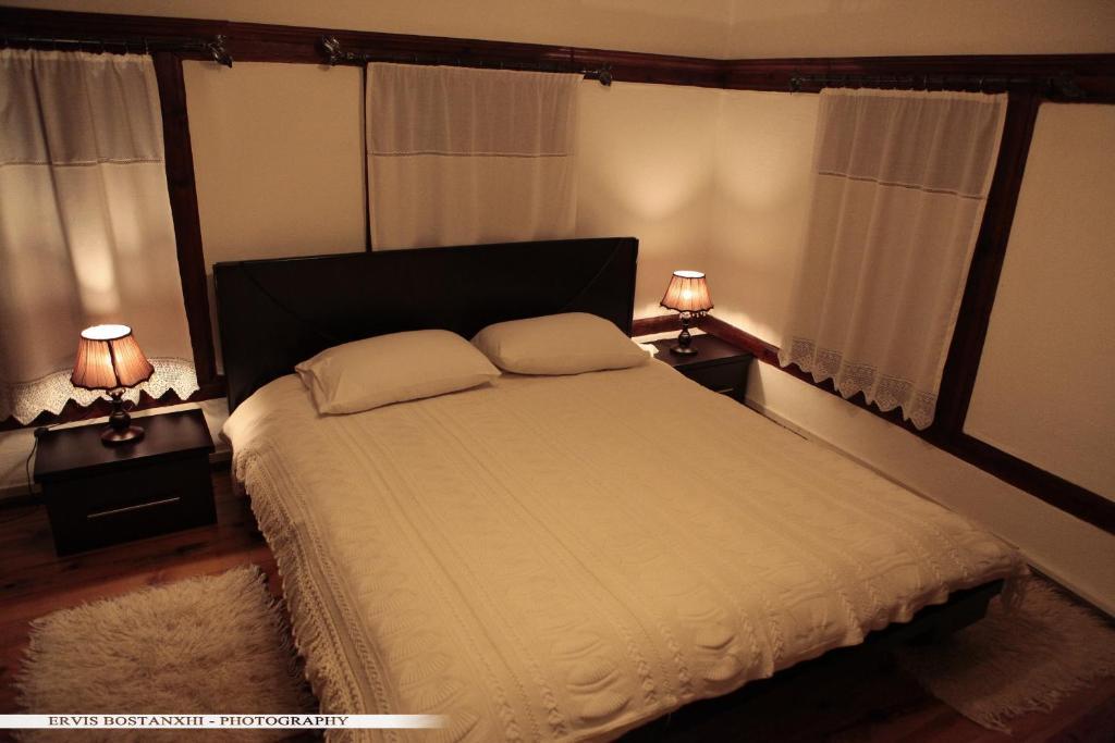 Guest House Bujtina Leon Korce Zimmer foto