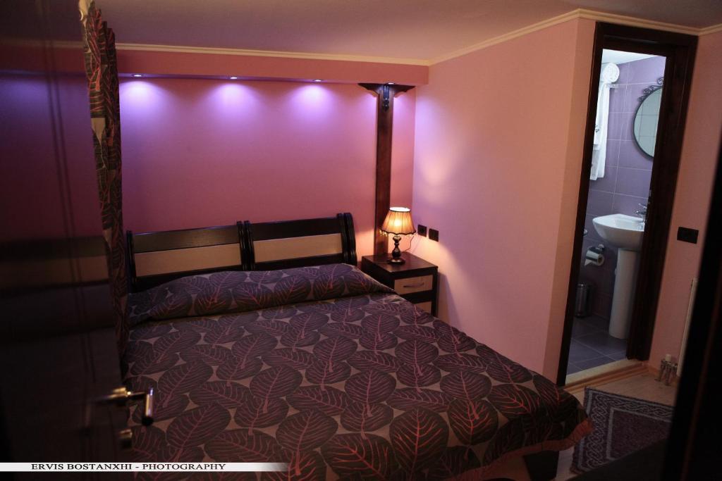 Guest House Bujtina Leon Korce Zimmer foto