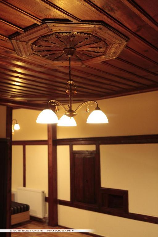 Guest House Bujtina Leon Korce Zimmer foto